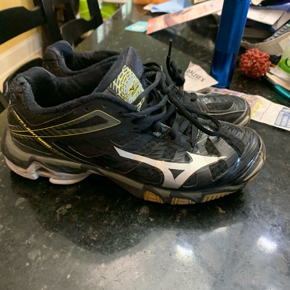 Volleyball shoes
